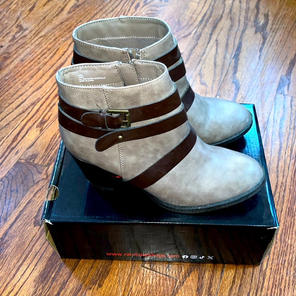 Rampage Ankle Booties
Grey & Brown Booties Multi
Size 9.5